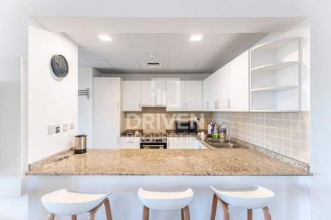 Lägenhet uthyres i The Views, Dubai, UAE 2 sovrum, 150 kvm Nr. 684220 - fotografi 9