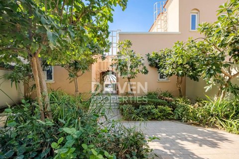 Vila v Dubai Land, Dubai, SAE 2 spálne, 158 m2 č. 684219 - Fotografia 17