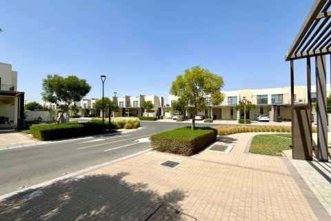Maison de ville à Dubai South (Dubai World Central), Dubai, EAU: 4 chambres, 350 m2 № 677494