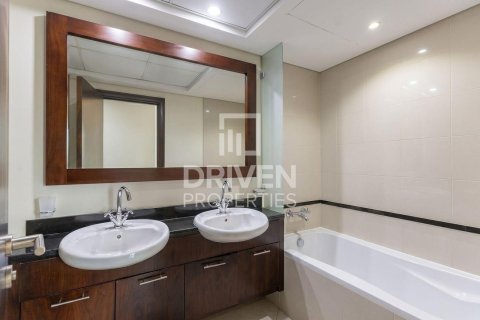 Apartmen di The Views, Dubai, UAE 2 bilik tidur, 131.46 meter persegi № 746987 - foto 12