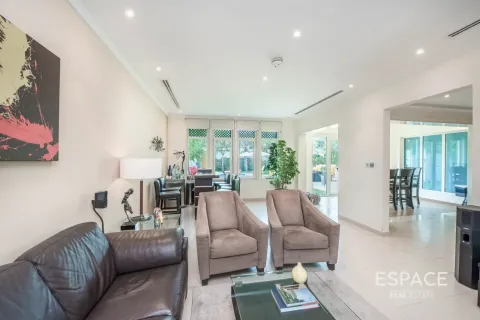 Üürile anda villa asukohaga Jumeirah Park, Dubai, AÜE: 3 magamistoaga, 285 m² Nr 661248 - pilt 3