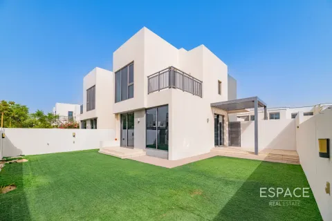 Зняти в оренду віллу в Дубай Хилс Эстейт, ОАЕ 4 спальні, 229м2, № 661251 - фото 1