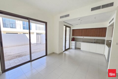 Villa in Dubai, UAE 3 bedrooms, 141 sq.m. № 629220 - photo 2