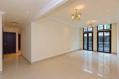 Jumeirah Village Circle, Dubai, UAE의 아파트 침실 2개, 131제곱미터 번호 677550