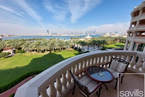 Apartment in Palm Jumeirah, Dubai, UAE 1 room, 72 sq.m. № 635352 - photo 2