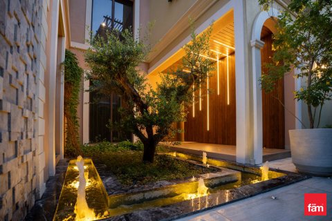 Shtëpi në qytet në Dubai, Emiratet e Bashkuara Arabe 4 dhoma gjumi, 397.9 m2. № 660417 - Foto 10