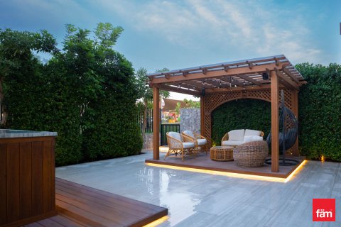 Shtëpi në qytet në Dubai, Emiratet e Bashkuara Arabe 4 dhoma gjumi, 397.9 m2. № 660417 - Foto 9