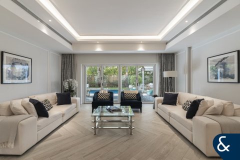 Villa te koop in Arabian Ranches, Dubai, VAE 5 slaapkamers, 409 vr.m., nr 697973 - foto 3