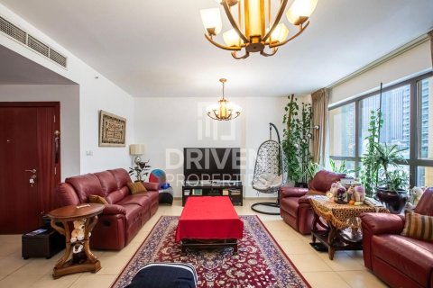 Снять в аренду квартиру в Джумейра Бич Резиденс, Дубай, ОАЭ 3 спальни, 178.47м2, № 746667 - фото 1