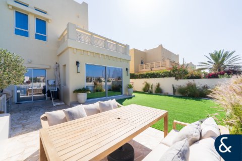 The Lakes, Dubai, संयुक्त अरब अमीरात में विला, 4 बेडरूम, 335 वर्ग मीटर, संख्या 698024 - फ़ोटो 25