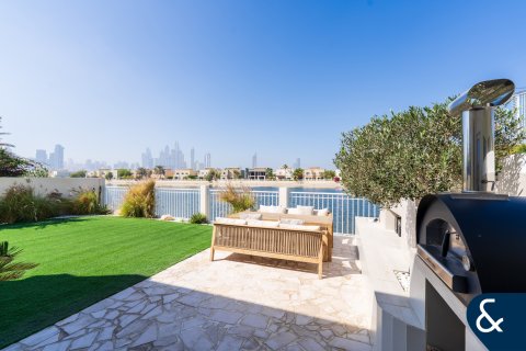 The Lakes, Dubai, संयुक्त अरब अमीरात में विला, 4 बेडरूम, 335 वर्ग मीटर, संख्या 698024 - फ़ोटो 24