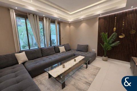 Városi lakóépület itt: Town Square, Dubai, EAE, 3 hálószoba, 185 m², azonosító: 698025