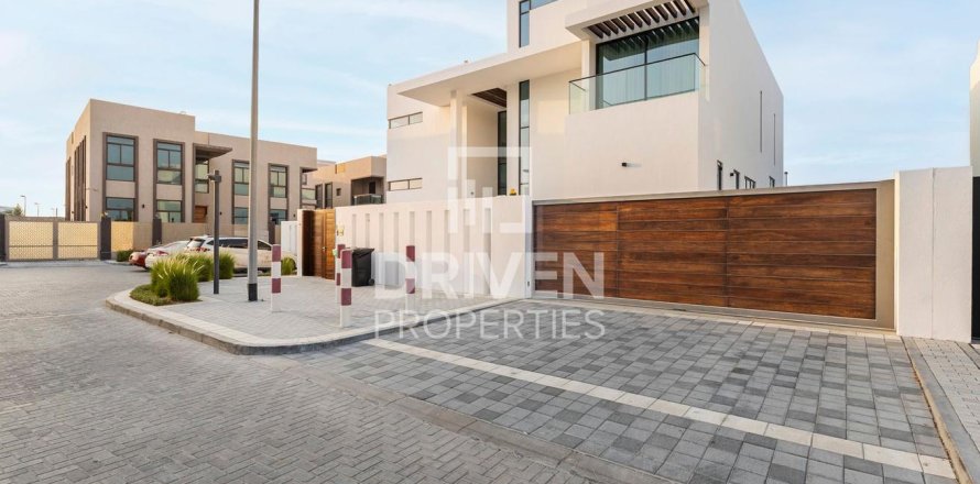 Villa in Jumeirah, Dubai, VAE: 6 Schlafzimmer, 900 m2 Nr. 654942