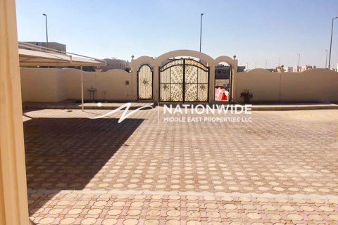 Villa til salgs i Abu Dhabi, Emiratene 6 soverom, 1500 kvm Nr. 650514 - Foto 1