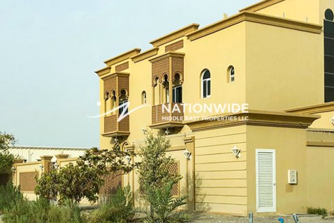 Villa til salgs i Abu Dhabi, Emiratene 4 soverom, 580 kvm Nr. 650513 - Foto 1