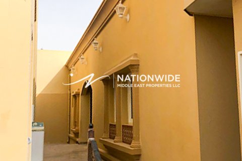 Villa til salgs i Abu Dhabi, Emiratene 4 soverom, 580 kvm Nr. 650513 - Foto 9