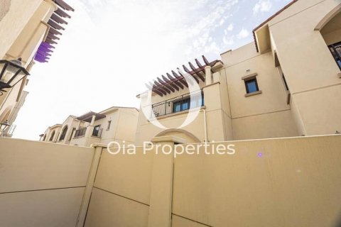 Vila di Abu Dhabi, UAE 3 bilik tidur, 198 meter persegi № 644643 - foto 6