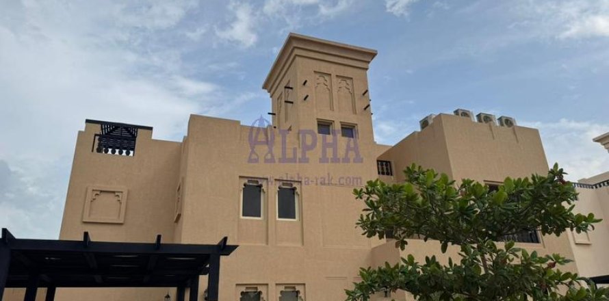 Huvila Al Hamra Village, Ras Al Khaimah, Arabiemiraatit 5 makuuhuonetta, 464.5 m2 № 679556