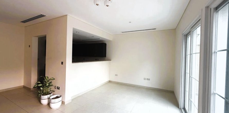 Villa in Dubai, UAE 2 bedrooms, 180 sq.m. № 752172