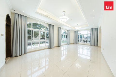 Villa sa Al Barsha, Dubai, UAE 5 silid-tulugan, 1393.5 sq.m. № 752173 - larawan 2