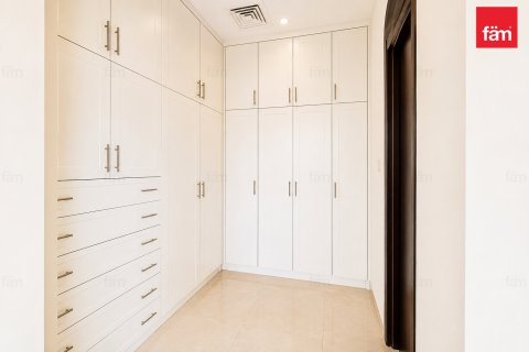 Villa para arrendamento em Al Barsha, Dubai, EAU 5 quartos, 1393.5 m2 № 752173 - foto 11