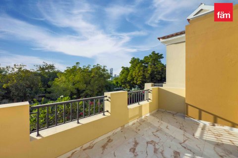 Villa til salgs i Dubai, Emiratene 4 soverom, 266.1 kvm Nr. 668840 - Foto 27