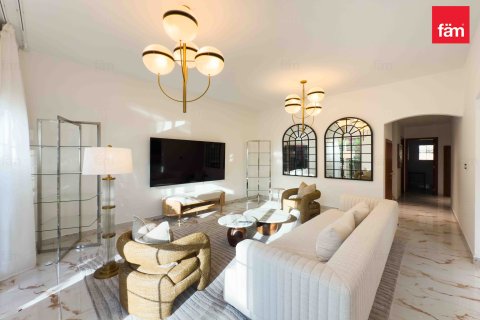 Villa til salgs i Dubai, Emiratene 4 soverom, 266.1 kvm Nr. 668840 - Foto 1
