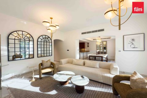 Villa til salgs i Dubai, Emiratene 4 soverom, 266.1 kvm Nr. 668840 - Foto 2