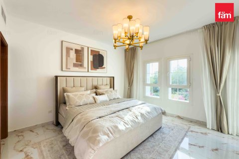 Villa til salgs i Dubai, Emiratene 4 soverom, 266.1 kvm Nr. 668840 - Foto 5