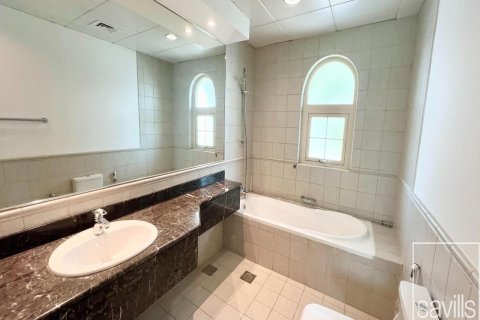 Villa en alquiler en Jumeirah Islands, Dubai, EAU 4 dormitorios, 988.67 m2 № 758714 - foto 10