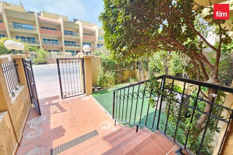 Vilă de închiriat în Dubai, EAU 4 dormitoare, 160.9 mp. №741453 - poză 19