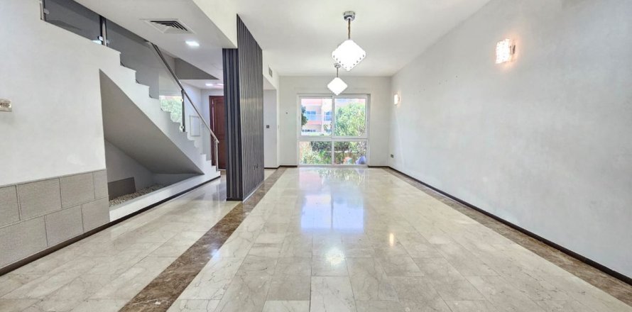 Vilă în Dubai, EAU 4 dormitoare, 160.9 mp.  №741453