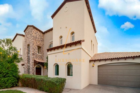 فيلا للإيجار في عقارات جميرا للغواف، دبي، الإمارات العربية المتحدة 6 غرفة نوم ، 871 متر مربع ، رقم 670435 - صورة 1