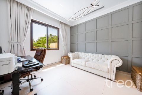 Villa till försäljning i Arabian Ranches, Dubai, UAE 5 sovrum, 585.29 kvm Nr. 733898 - fotografi 13