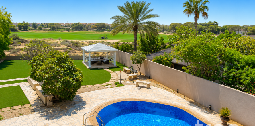 Villa en Arabian Ranches, Dubai, EAU 5 dormitorios, 493.22 m² № 733900