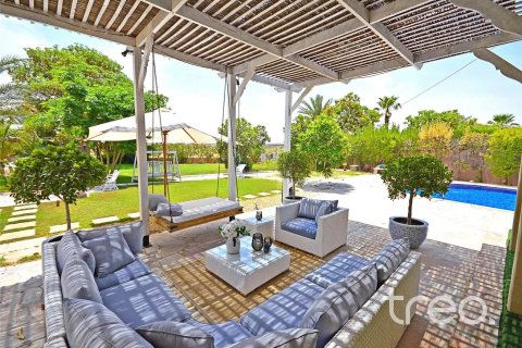 Villa en venta en Arabian Ranches, Dubai, EAU 5 dormitorios, 493.22 m2 № 733900 - foto 6
