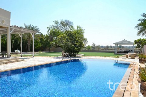 Villa en venta en Arabian Ranches, Dubai, EAU 5 dormitorios, 493.22 m2 № 733900 - foto 7