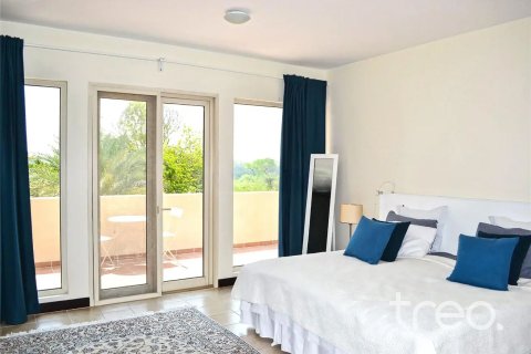 Villa en venta en Arabian Ranches, Dubai, EAU 5 dormitorios, 493.22 m2 № 733900 - foto 11