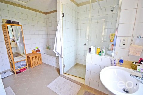 Villa en venta en Arabian Ranches, Dubai, EAU 5 dormitorios, 493.22 m2 № 733900 - foto 8