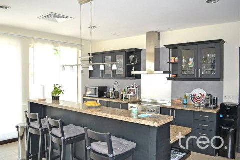 Villa en venta en Arabian Ranches, Dubai, EAU 5 dormitorios, 493.22 m2 № 733900 - foto 5