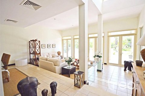 Villa en venta en Arabian Ranches, Dubai, EAU 5 dormitorios, 493.22 m2 № 733900 - foto 4