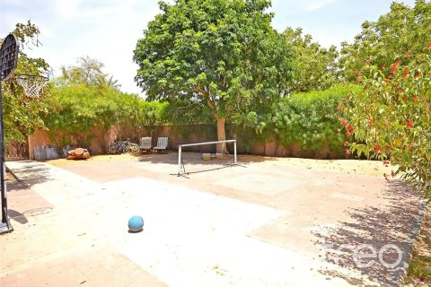 Villa en venta en Arabian Ranches, Dubai, EAU 5 dormitorios, 493.22 m2 № 733900 - foto 10