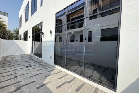 Vila v Jumeirah, Dubai, SAE 6 spální, 371.6 m2 č. 658898 - Fotografia 1