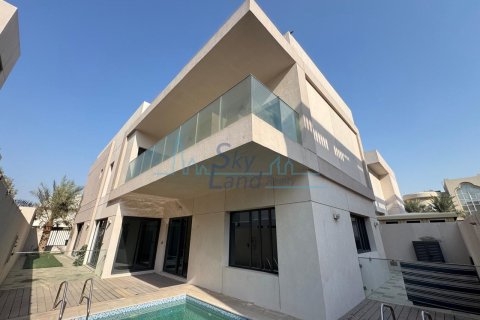 Villa til leje i Jumeirah, Dubai, UAE 4 soveværelser, 390.2 kvm № 658897 - foto 1