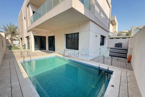 Villa til leje i Jumeirah, Dubai, UAE 4 soveværelser, 390.2 kvm № 658897 - foto 3