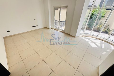 Vila u Umm Suqeim, Dubai, UAE 5 spavaćih soba, 371.6 m2 Br. 658900 - fotografija 13