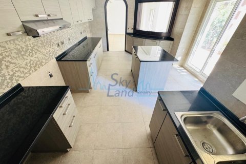 Vila u Umm Suqeim, Dubai, UAE 5 spavaćih soba, 371.6 m2 Br. 658900 - fotografija 9