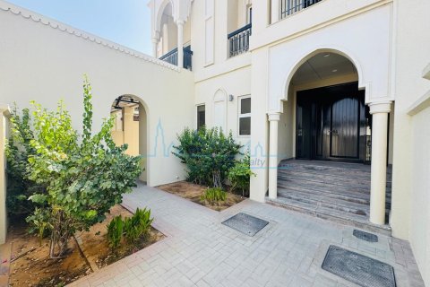 Vila u Umm Suqeim, Dubai, UAE 5 spavaćih soba, 371.6 m2 Br. 658900 - fotografija 16