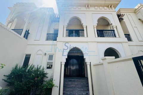 Vila u Umm Suqeim, Dubai, UAE 5 spavaćih soba, 371.6 m2 Br. 658900 - fotografija 24