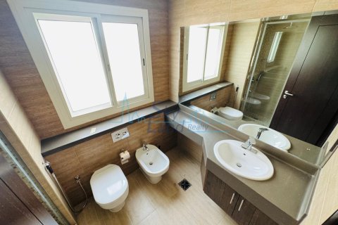 Vila u Umm Suqeim, Dubai, UAE 5 spavaćih soba, 371.6 m2 Br. 658900 - fotografija 23